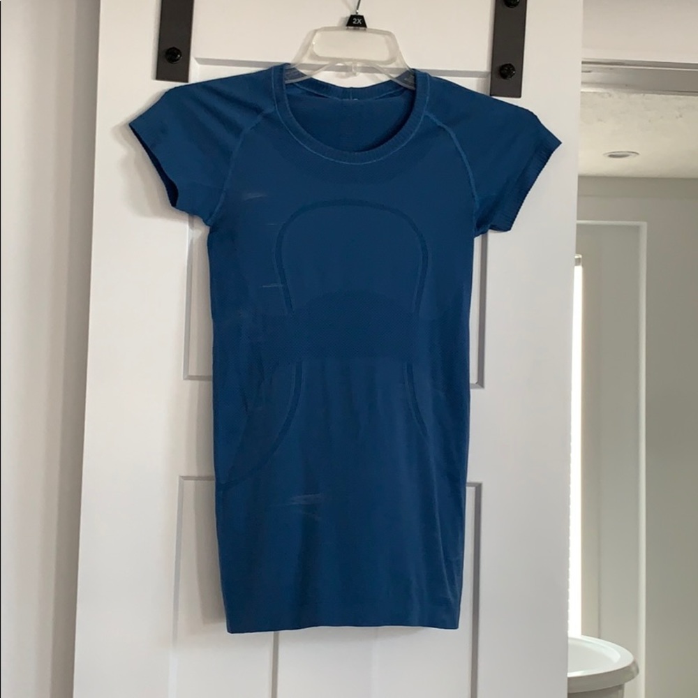 Lululemon workout tee